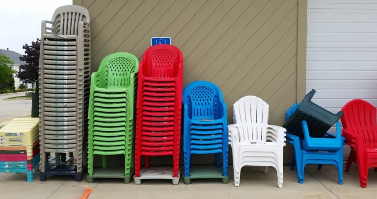 how-to-clean-plastic-chairs-cleaning-hacks-homeaholic