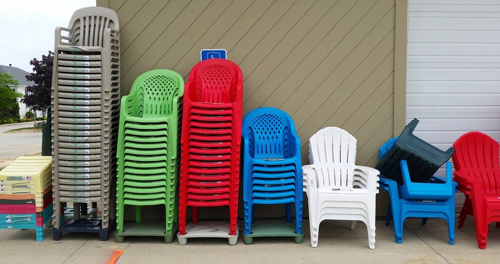 How to Clean Plastic Chairs-Cleaning Hacks