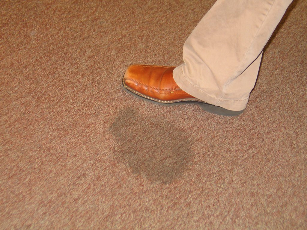 Baking Soda and Vinegar Cleaning Solutions for Removing Stains from Carpet